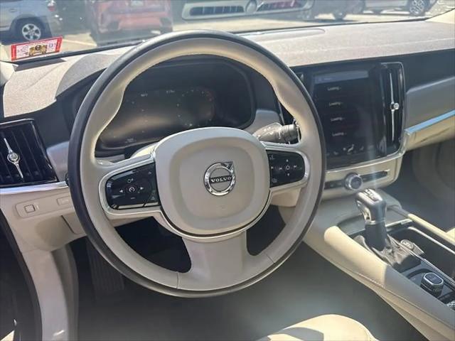 2017 Volvo S90 T6 Momentum