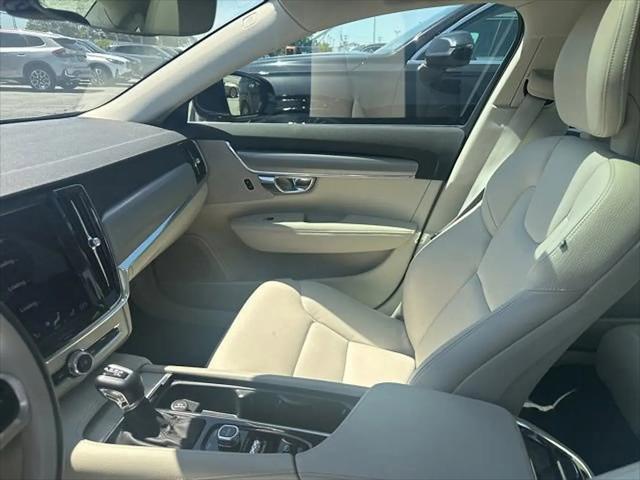 2017 Volvo S90 T6 Momentum