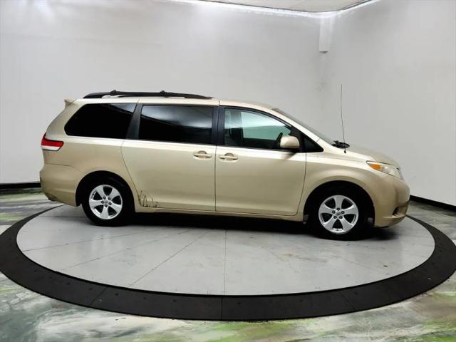 2013 Toyota Sienna LE V6 8 Passenger