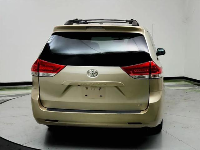 2013 Toyota Sienna LE V6 8 Passenger