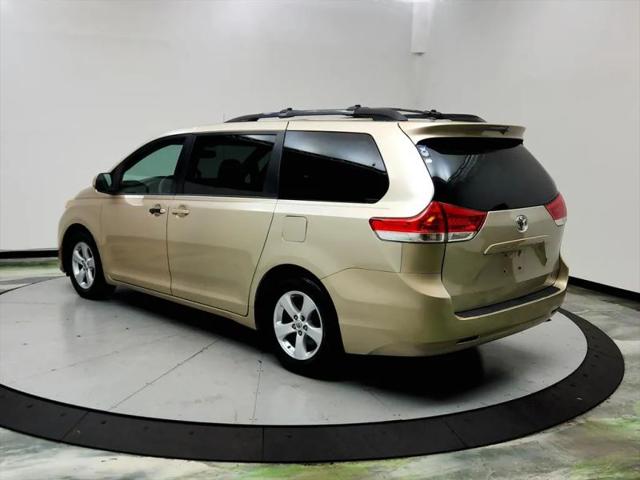 2013 Toyota Sienna LE V6 8 Passenger