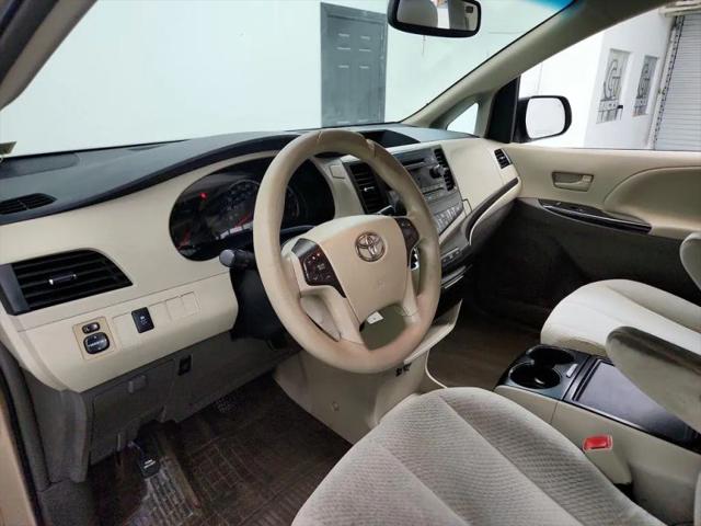 2013 Toyota Sienna LE V6 8 Passenger