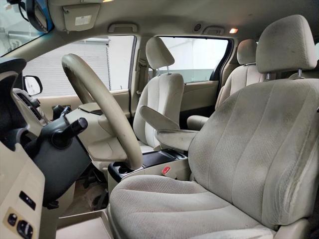 2013 Toyota Sienna LE V6 8 Passenger