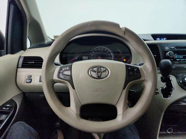 2013 Toyota Sienna LE V6 8 Passenger