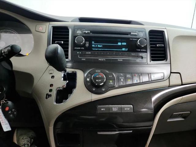 2013 Toyota Sienna LE V6 8 Passenger