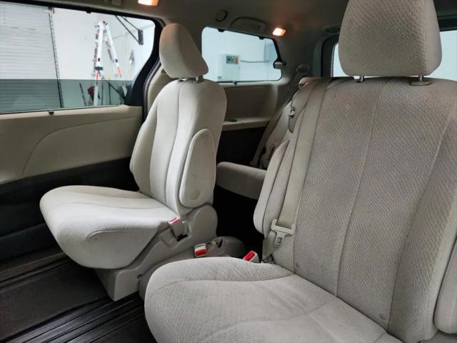2013 Toyota Sienna LE V6 8 Passenger