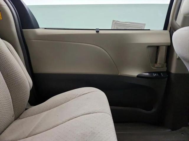 2013 Toyota Sienna LE V6 8 Passenger