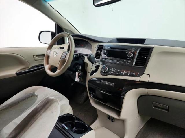 2013 Toyota Sienna LE V6 8 Passenger