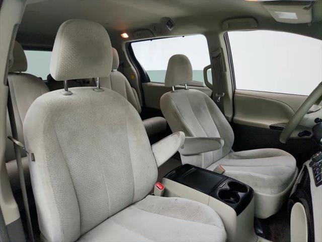 2013 Toyota Sienna LE V6 8 Passenger