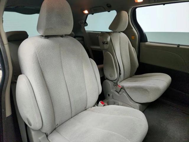 2013 Toyota Sienna LE V6 8 Passenger