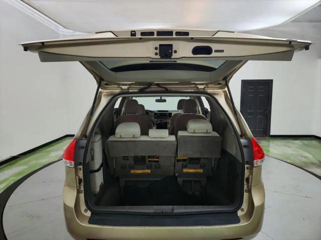 2013 Toyota Sienna LE V6 8 Passenger