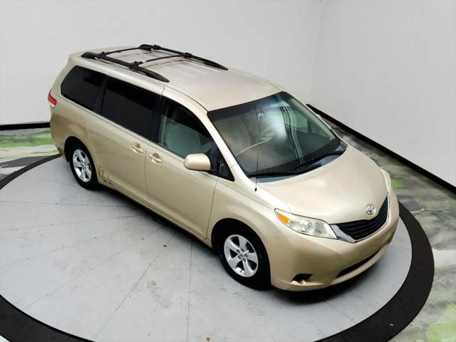 2013 Toyota Sienna LE V6 8 Passenger