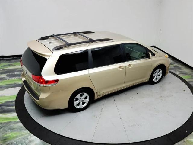 2013 Toyota Sienna LE V6 8 Passenger