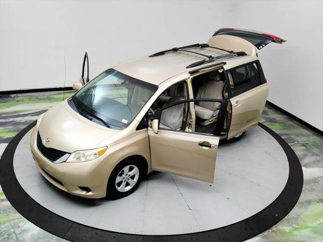 2013 Toyota Sienna LE V6 8 Passenger