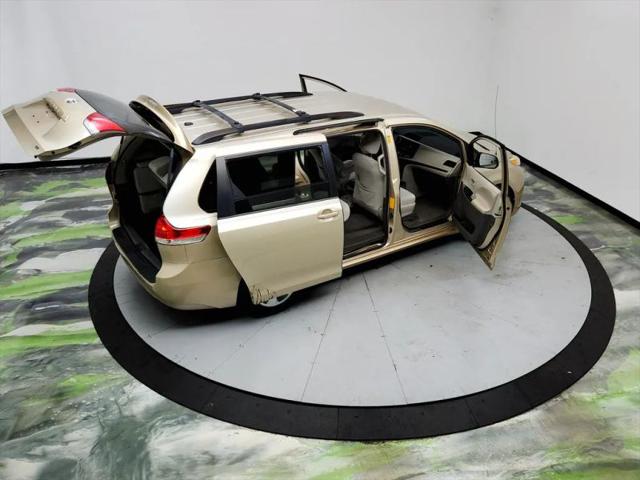 2013 Toyota Sienna LE V6 8 Passenger