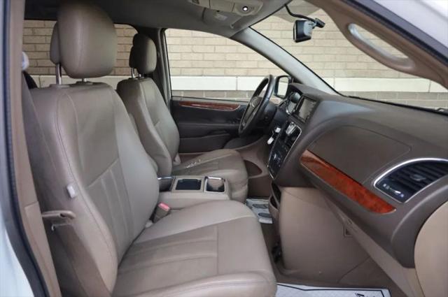 2014 Chrysler Town & Country Touring