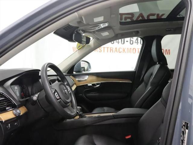 2022 Volvo XC90 T6 Momentum 7 Passenger