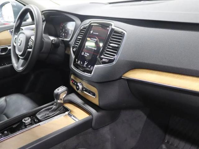 2022 Volvo XC90 T6 Momentum 7 Passenger
