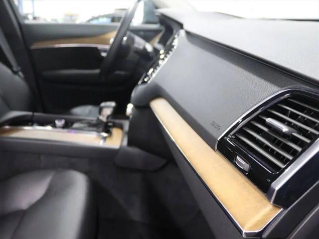 2022 Volvo XC90 T6 Momentum 7 Passenger