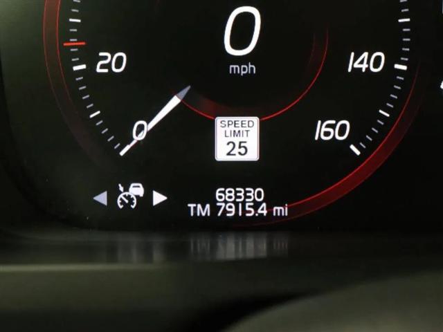 2022 Volvo XC90 T6 Momentum 7 Passenger