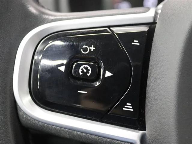 2022 Volvo XC90 T6 Momentum 7 Passenger