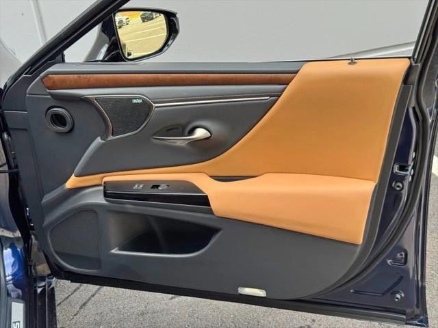 2025 Lexus ES 350 Ultra Luxury