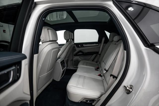 2023 Porsche Cayenne E-Hybrid Platinum Edition