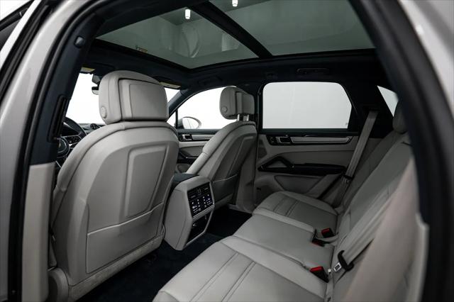 2023 Porsche Cayenne E-Hybrid Platinum Edition