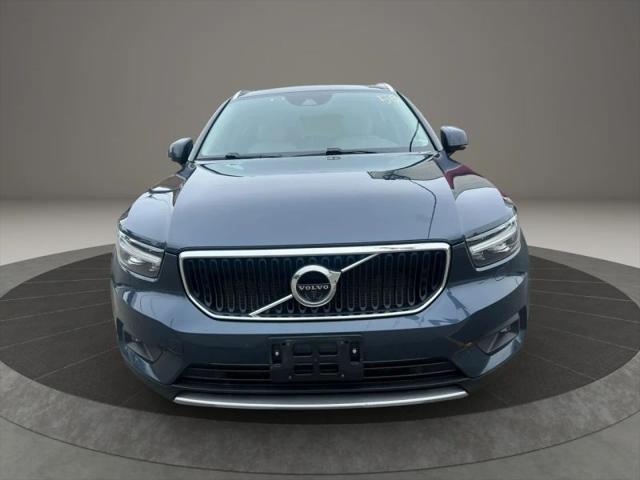 2022 Volvo XC40 T5 Momentum