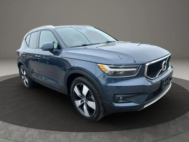 2022 Volvo XC40 T5 Momentum