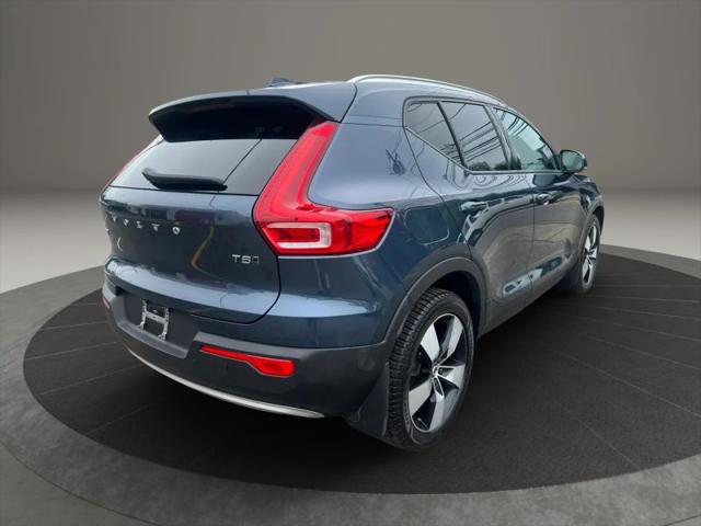 2022 Volvo XC40 T5 Momentum