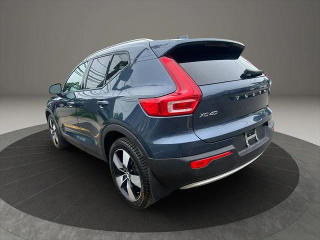 2022 Volvo XC40 T5 Momentum