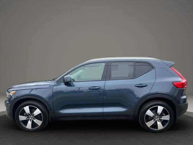 2022 Volvo XC40 T5 Momentum