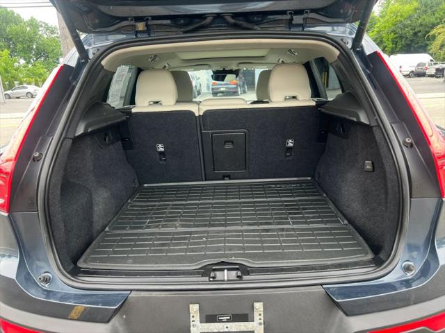 2022 Volvo XC40 T5 Momentum