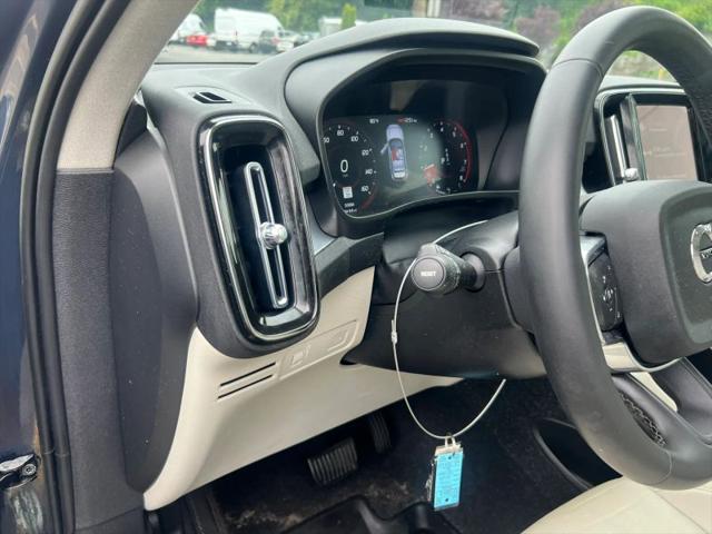 2022 Volvo XC40 T5 Momentum