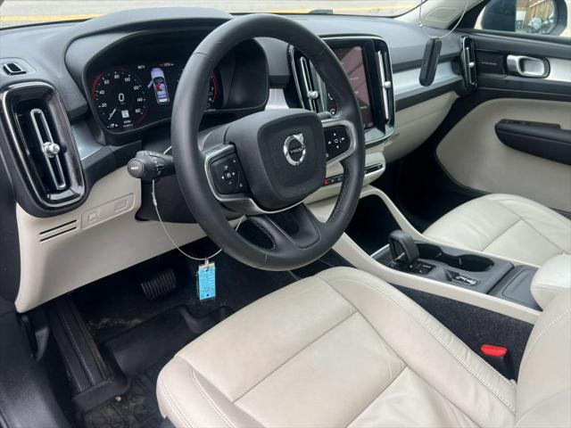 2022 Volvo XC40 T5 Momentum