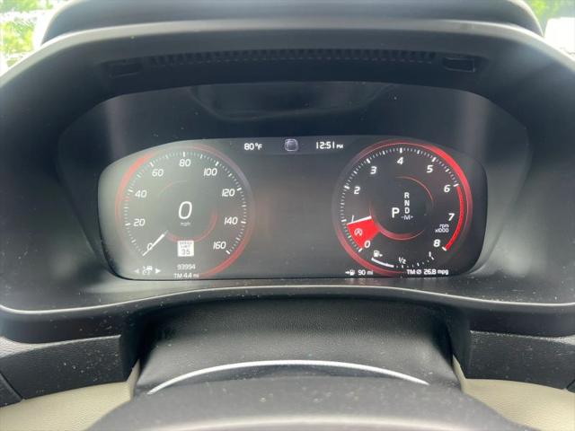 2022 Volvo XC40 T5 Momentum