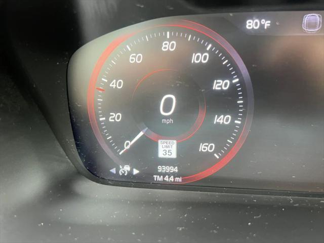 2022 Volvo XC40 T5 Momentum