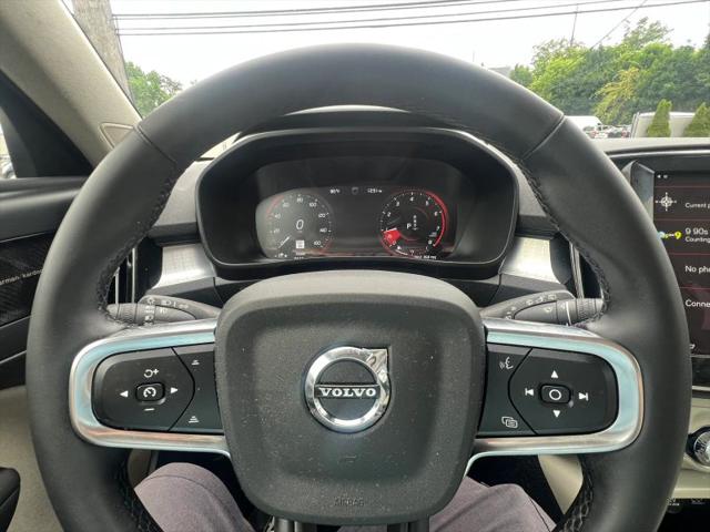 2022 Volvo XC40 T5 Momentum