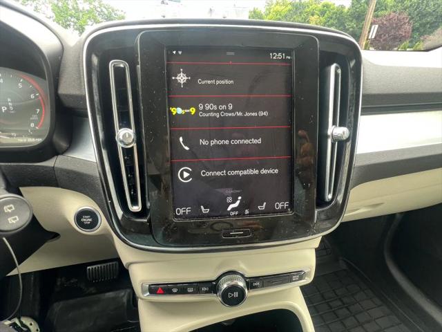 2022 Volvo XC40 T5 Momentum