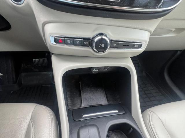 2022 Volvo XC40 T5 Momentum