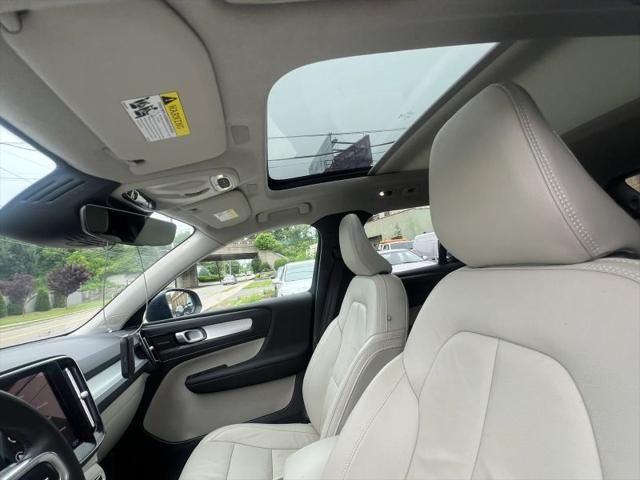 2022 Volvo XC40 T5 Momentum