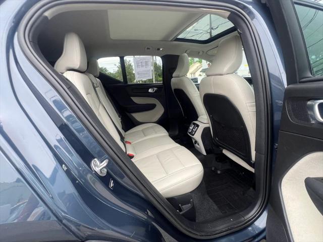 2022 Volvo XC40 T5 Momentum