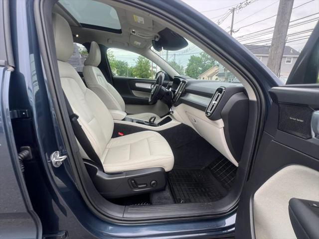 2022 Volvo XC40 T5 Momentum