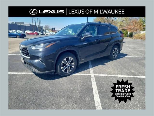 2021 Toyota Highlander Hybrid XLE for sale in Glendale, WI