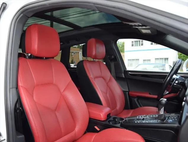2019 Porsche Macan Macan