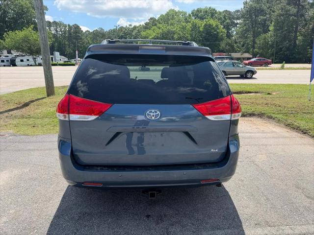 2013 Toyota Sienna XLE V6 8 Passenger