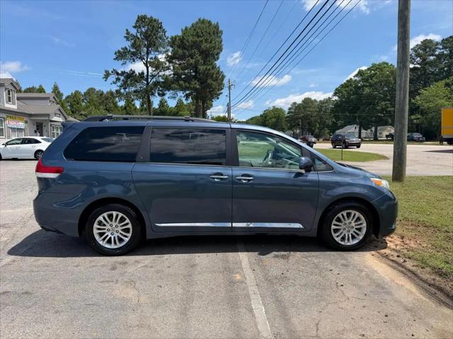 2013 Toyota Sienna XLE V6 8 Passenger