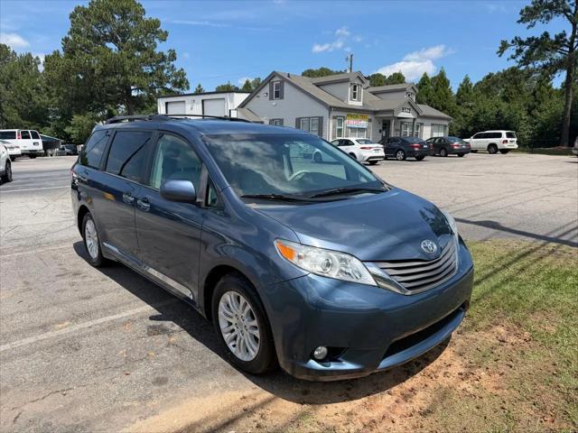2013 Toyota Sienna XLE V6 8 Passenger