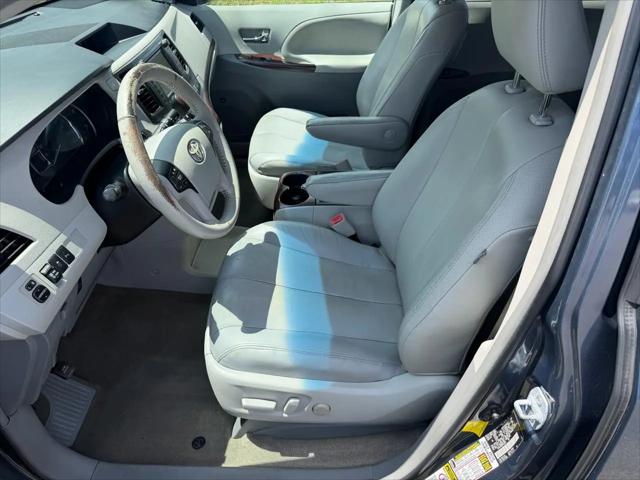 2013 Toyota Sienna XLE V6 8 Passenger